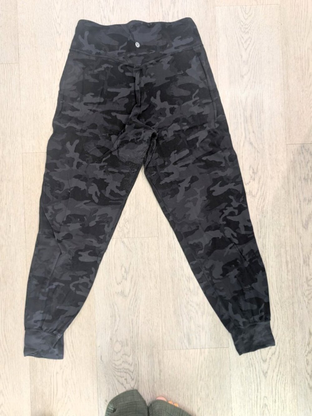 Lululemon joggers size 8 - Picture 2 of 4